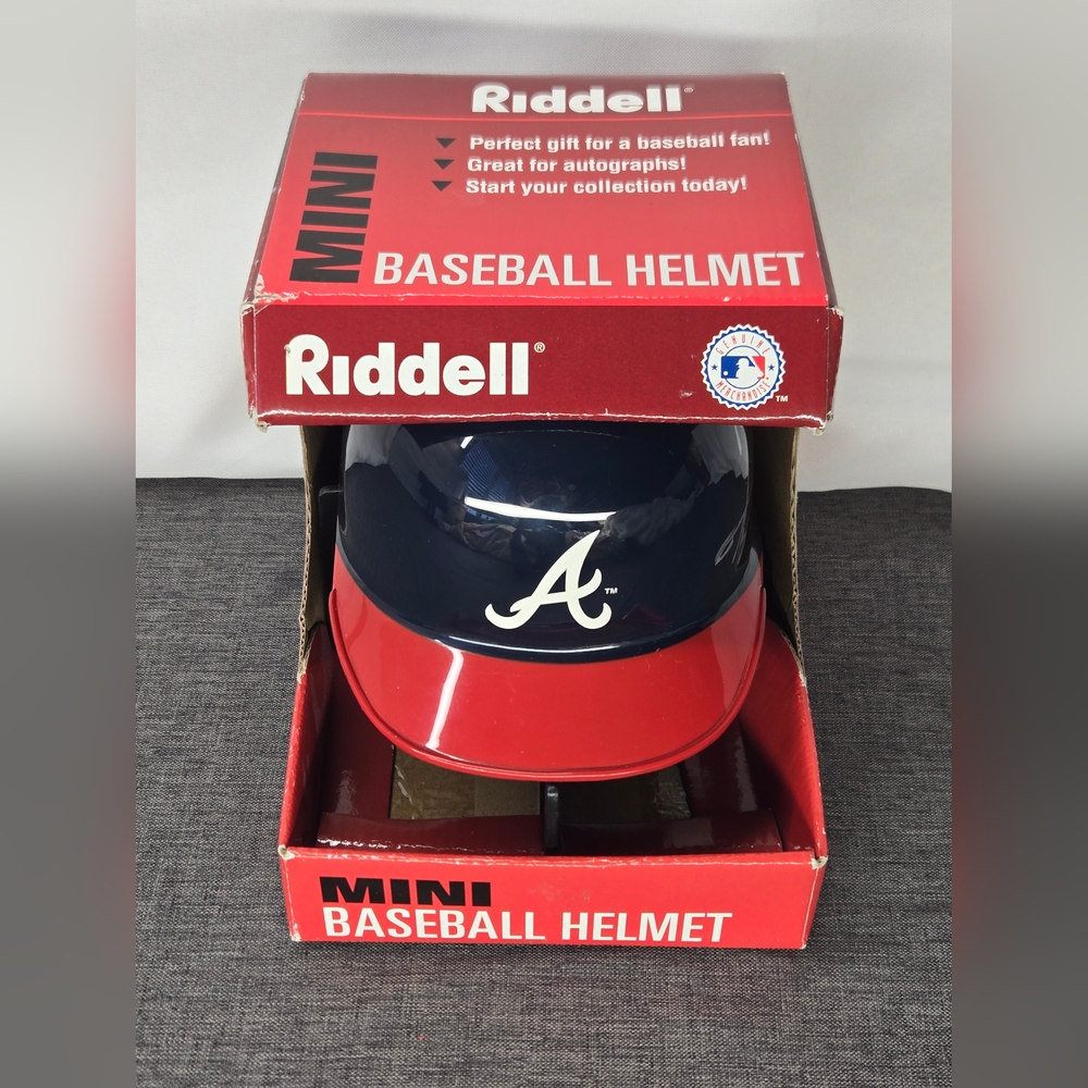 1997 Autographed Riddell Atlanta Braves Mini Batter Helmet Memorabilia